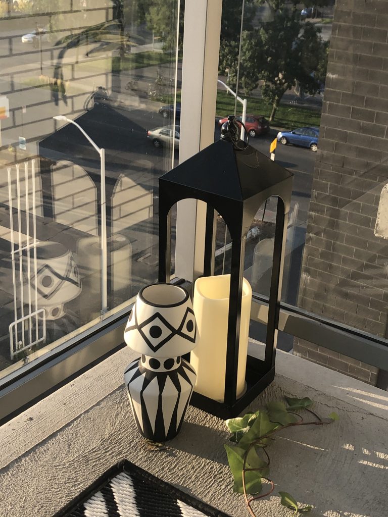 lanterne noire et vase